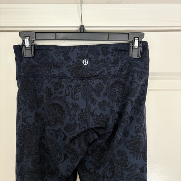 Lululemon Women’s Navy Wunder Under Crop Paisley Inkwell Leggings - Picture 2 of 9